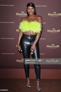 Aya Nakamura feet photo thumbnail