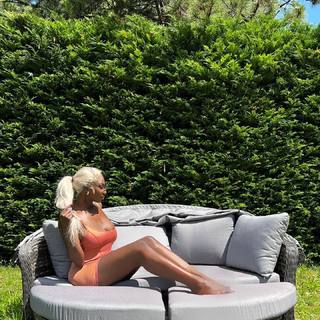 Aya Nakamura feet photo thumbnail