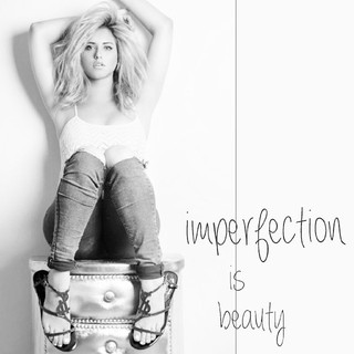 Aya Samaha feet photo thumbnail