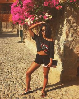 Aya Samaha feet photo thumbnail