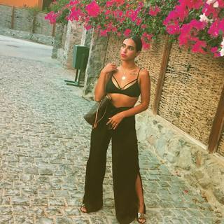 Aya Samaha feet photo thumbnail