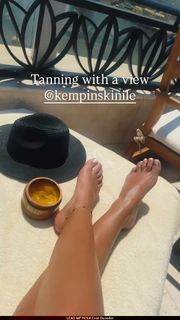 Aya Selim feet photo thumbnail