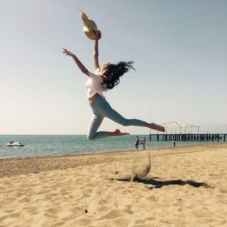 Aybüke Pusat feet photo thumbnail
