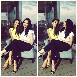 Aybüke Pusat feet photo thumbnail