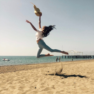 Aybüke Pusat feet photo thumbnail