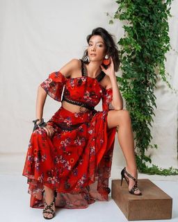 Aybüke Pusat feet photo thumbnail