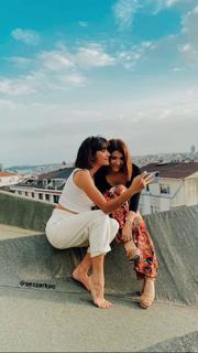 Aybüke Pusat feet photo thumbnail