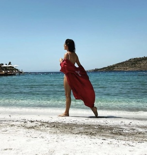 Aybüke Pusat feet photo thumbnail