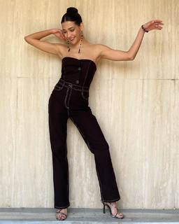 Aybüke Pusat feet photo thumbnail