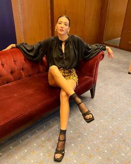 Aybüke Pusat feet photo thumbnail