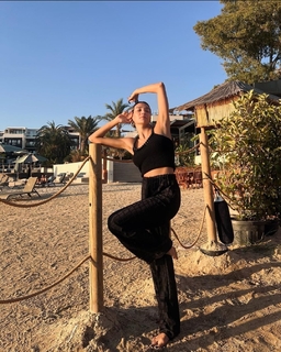 Aybüke Pusat feet photo thumbnail