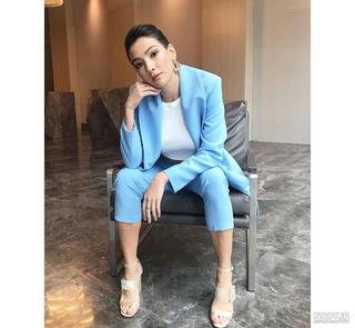 Aybüke Pusat feet photo thumbnail