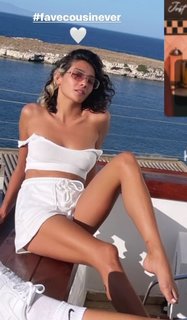Aybüke Pusat feet photo thumbnail