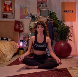 Aybüke Pusat feet photo thumbnail