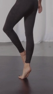 Aybüke Pusat feet photo thumbnail