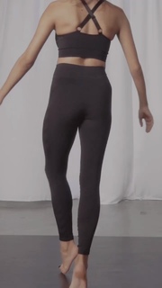 Aybüke Pusat feet photo thumbnail