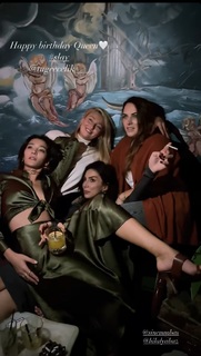 Aybüke Pusat feet photo thumbnail