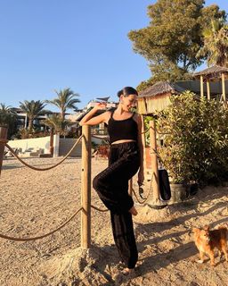 Aybüke Pusat feet photo thumbnail