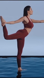 Aybüke Pusat feet photo thumbnail