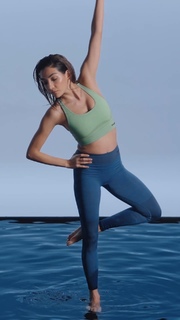 Aybüke Pusat feet photo thumbnail