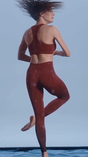 Aybüke Pusat feet photo thumbnail