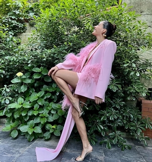 Aybüke Pusat feet photo thumbnail