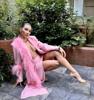 Aybüke Pusat feet photo thumbnail