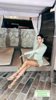 Aybüke Pusat feet photo thumbnail