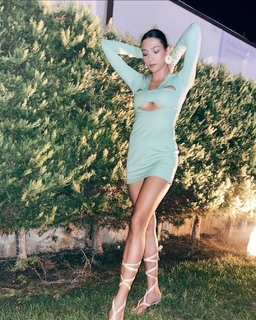 Aybüke Pusat feet photo thumbnail