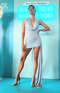 Aybüke Pusat feet photo thumbnail