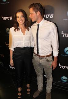 Ayelet Zurer feet photo thumbnail