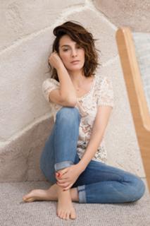 Ayelet Zurer feet photo thumbnail