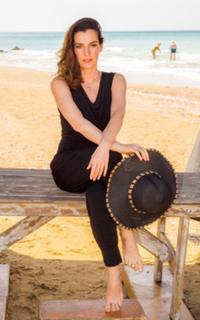 Ayelet Zurer feet photo thumbnail