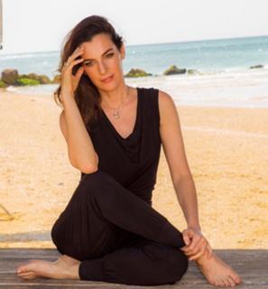 Ayelet Zurer feet photo thumbnail