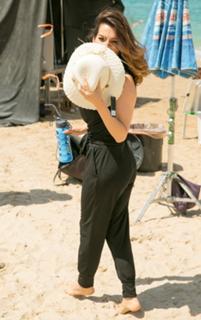 Ayelet Zurer feet photo thumbnail