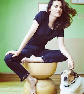 Ayelet Zurer feet photo thumbnail