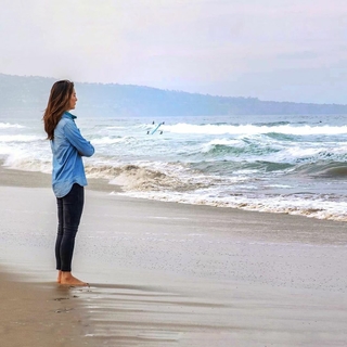 Ayelet Zurer feet photo thumbnail