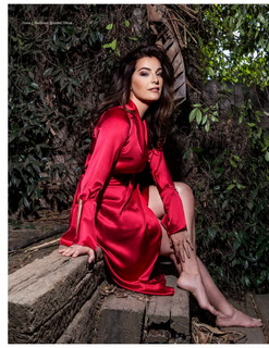 Ayelet Zurer feet photo thumbnail