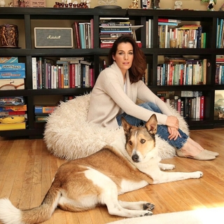 Ayelet Zurer feet photo thumbnail