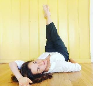 Ayelet Zurer feet photo thumbnail