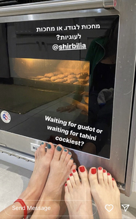 Ayelet Zurer feet photo thumbnail