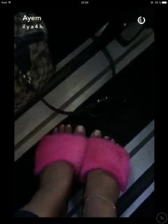 Ayem Nour feet photo thumbnail