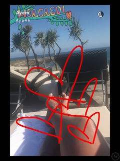 Ayem Nour feet photo thumbnail
