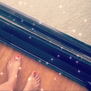 Ayem Nour feet photo thumbnail