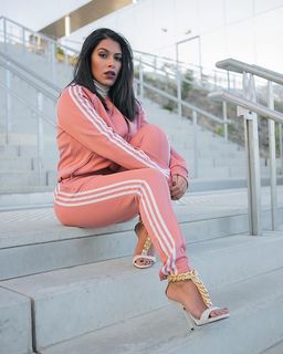 Ayem Nour feet photo thumbnail