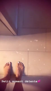 Ayem Nour feet photo thumbnail