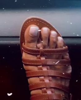 Ayem Nour feet photo thumbnail