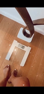 Ayem Nour feet photo thumbnail