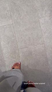 Ayem Nour feet photo 2