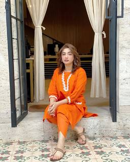 Ayesha Butt feet photo 2